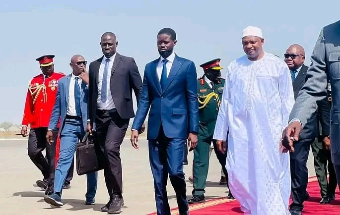 Le président Bassirou Diomaye Faye est arrivé à Banjul