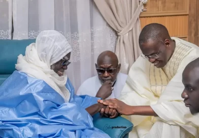 Touba : le Premier ministre Ahmadou Al Aminou Lô reçu par le Khalife général des mourides Touba : le Premier ministre Ahmadou Al Aminou Lô reçu par le Khalife général des mourides