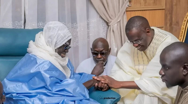 Touba : le Premier ministre Ahmadou Al Aminou Lô reçu par le Khalife général des mourides Touba : le Premier ministre Ahmadou Al Aminou Lô reçu par le Khalife général des mourides