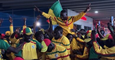 RETOUR TRIOMPHAL DES SUPPORTERS SENEGALAIS LIBERES AU MAROC: Abdoulaye Dieng, Ibrahima Diop et Aziz Wade accueillis en héros à l’AIBD