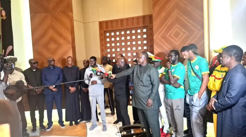 18 supporters rentrés de détention au Maroc : le président Bassirou Diomaye Faye offre 2 millions FCFA et un mouton à chacun 18 supporters rentrés de détention au Maroc : le président Bassirou Diomaye Faye offre 2 millions FCFA et un mouton à chacun