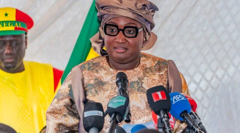KHADY DIÈNE GAYE LORS DE SA PASSATION DE SERVICE AVEC DJIREYE CLOTILDE COLY: « Le fait d’être la première femme ministre des Sports ne faisait pas de moi une championne »