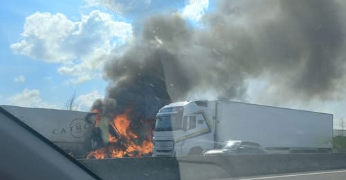Explosion d&rsquo;un camion-citerne sur l’autoroute à péage: un mort et un blessé grave enregistré