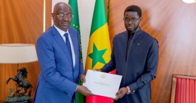 Le Président Faye reçoit le ministre mauritanien des Affaires étrangères Le Président Faye reçoit le ministre mauritanien des Affaires étrangères