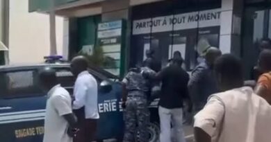BOA Yoff: Un homme encagoulé tentant de braquer l’agence , maîtrisé par la Gendarmerie BOA Yoff: Un homme encagoulé tentant de braquer l’agence , maîtrisé par la Gendarmerie