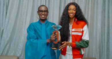 AUDIENCE: Madame le Ministre de la Jeunesse et des Sports reçoit la championne Saly SARR