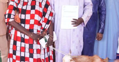 Élevage caprin : après Aéré Lao, la Haute Autorité du Waqf et l&rsquo;ONG Heifer remettent à Missira Wadène les premières chèvres du WAPEC dans le département de Koungheul