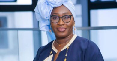 PROGRAMME « UN ÉTUDIANT, UN ORDINATEUR » : FATOU SECK, DIRECTRICE GÉNÉRALE D’OUMOU GROUP, REJETTE FORMELLEMENT LES ACCUSATIONS DE LIVRAISON FICTIVE ET AFFIRME QUE LES 20 000 ORDINATEURS ONT ÉTÉ LIVRÉS, INVOQUANT UN RELIQUAT DE 500 MILLIONS DE FCFA DÛ PAR L’ÉTAT DU SÉNÉGAL